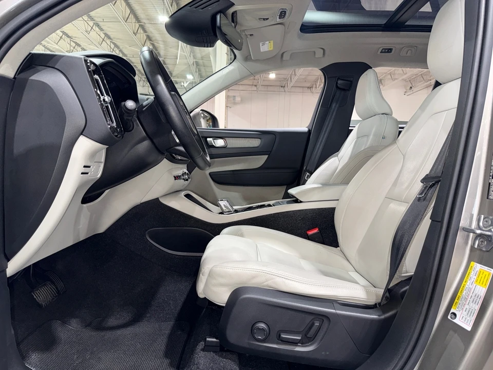 2020 Volvo XC40 - Image 10 of 12