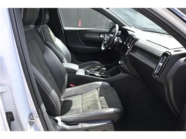 2020 Volvo XC40 - Image 14 of 21