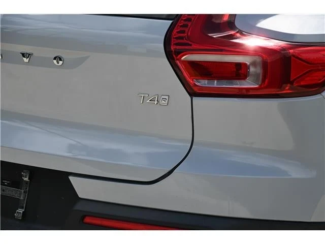 2020 Volvo XC40 - Image 9 of 21
