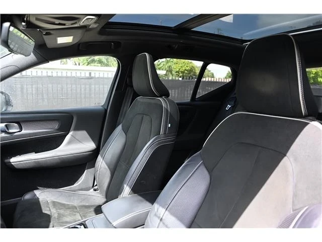 2020 Volvo XC40 - Image 19 of 21