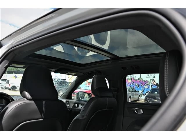 2020 Volvo XC40 - Image 18 of 21