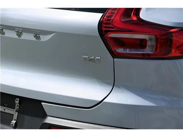 2020 Volvo XC40 - Image 8 of 21