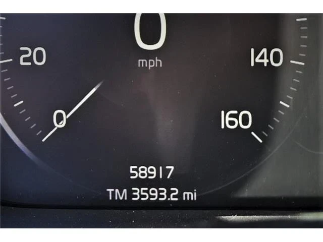 2020 Volvo XC40 - Image 11 of 21
