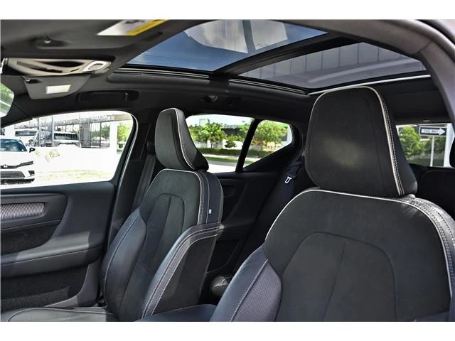 2020 Volvo XC40 - Image 12 of 21