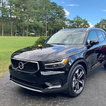 2020 Volvo XC40 T5 Momentum Sport Utility 4D