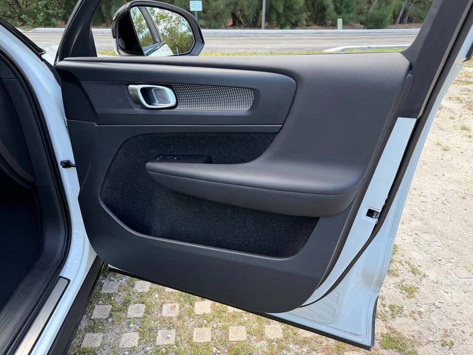 2020 Volvo XC40 - Image 27 of 31