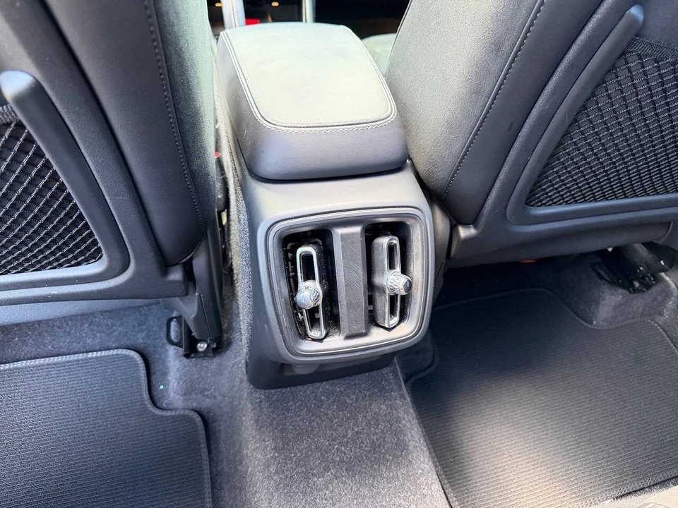 2020 Volvo XC40 - Image 19 of 31