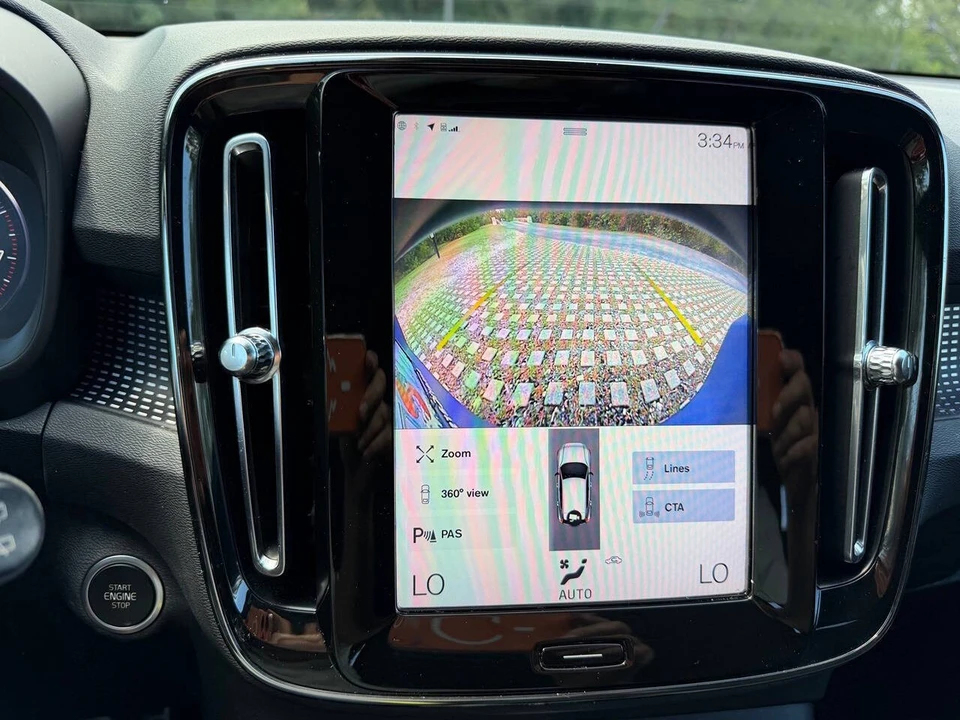 2020 Volvo XC40 - Image 13 of 31