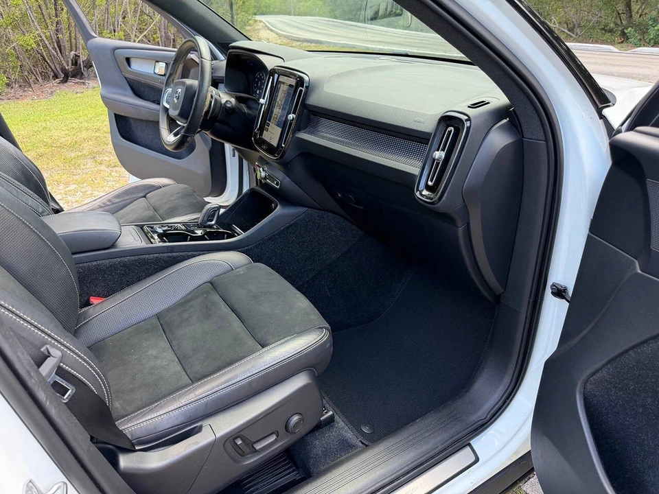 2020 Volvo XC40 - Image 26 of 31