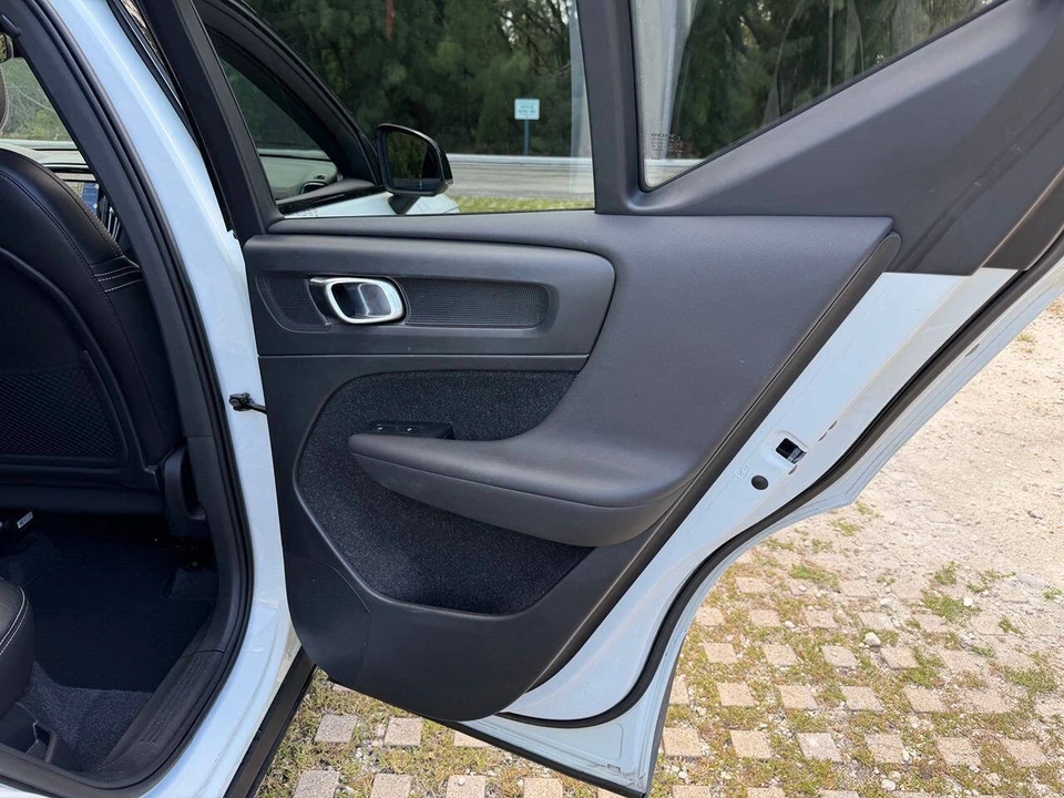 2020 Volvo XC40 - Image 25 of 31