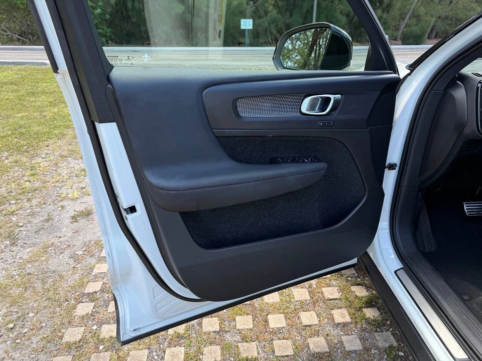 2020 Volvo XC40 - Image 8 of 31