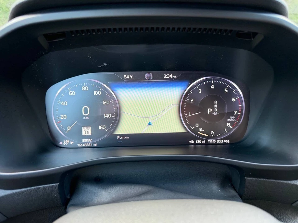 2020 Volvo XC40 - Image 11 of 31