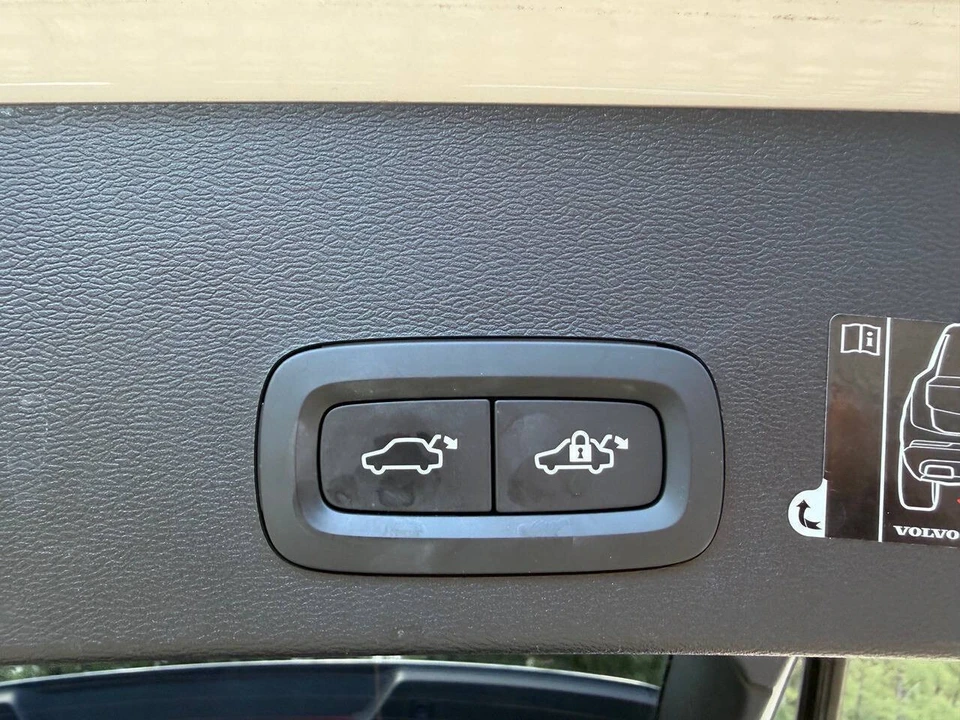 2020 Volvo XC40 - Image 24 of 31