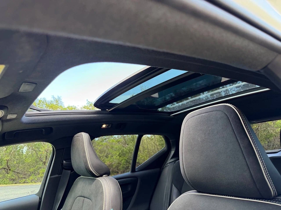 2020 Volvo XC40 - Image 17 of 31