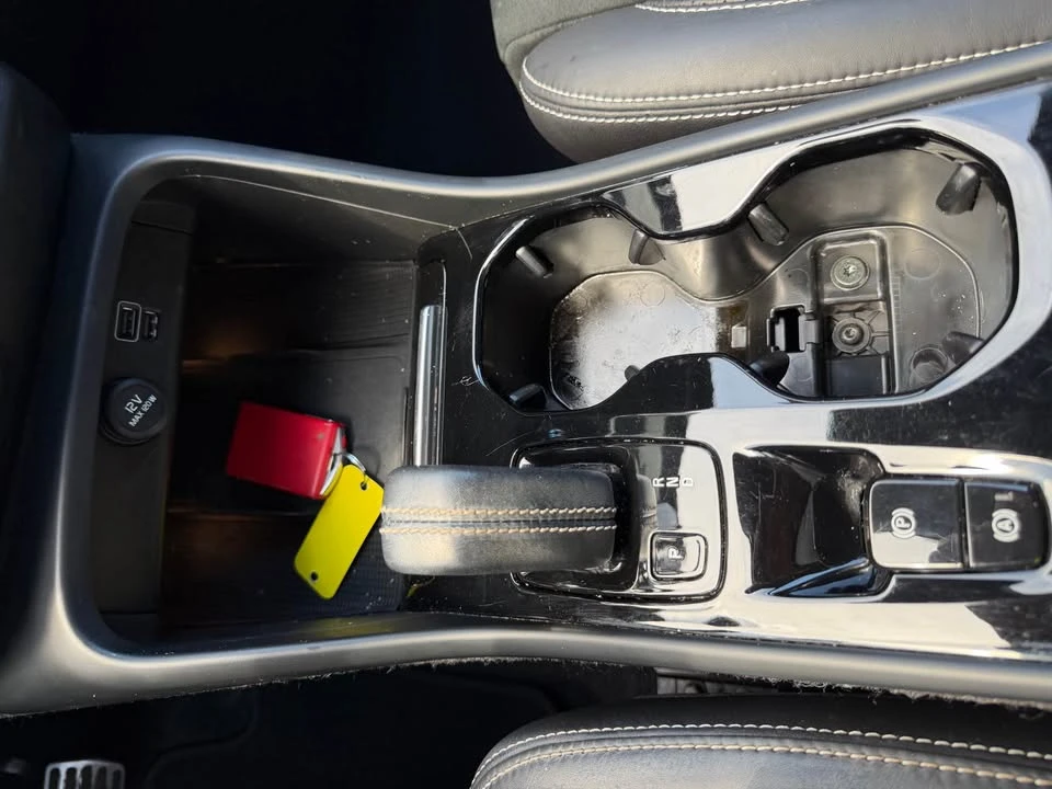 2020 Volvo XC40 - Image 11 of 20