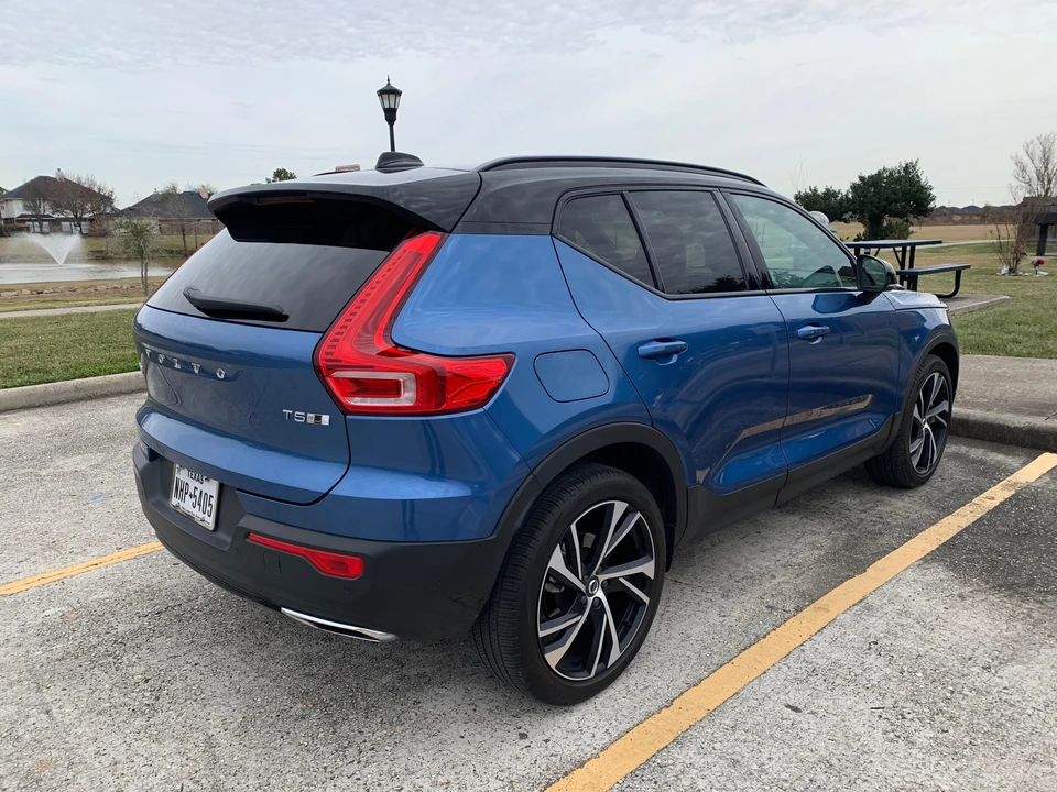 2020 Volvo XC40 - Image 17 of 31