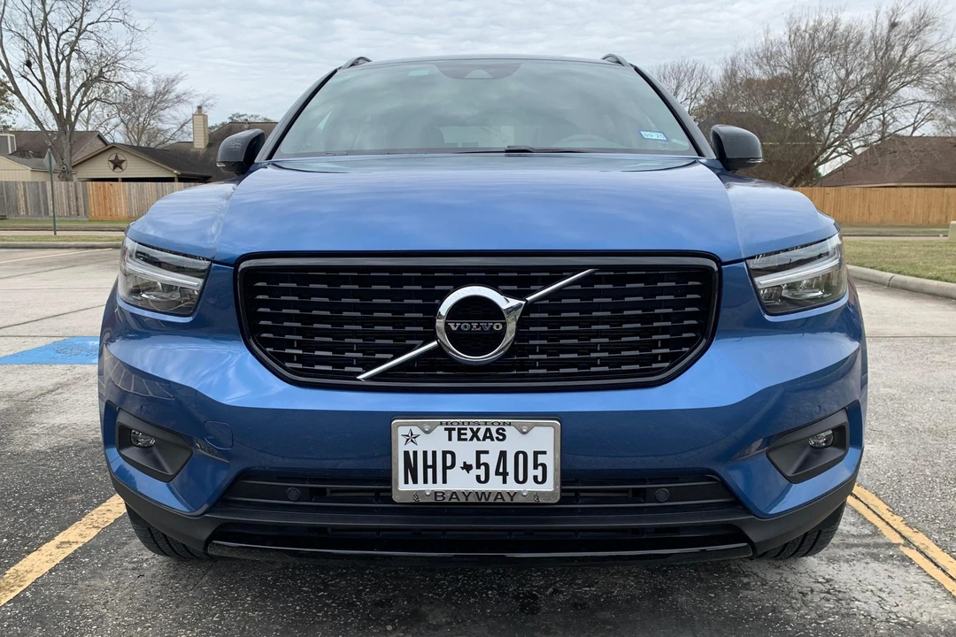 2020 Volvo XC40 - Image 2 of 31
