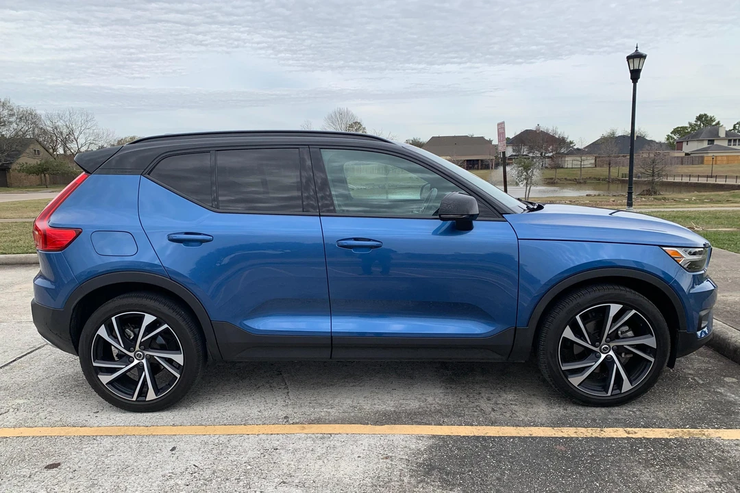 2020 Volvo XC40 - Image 3 of 31