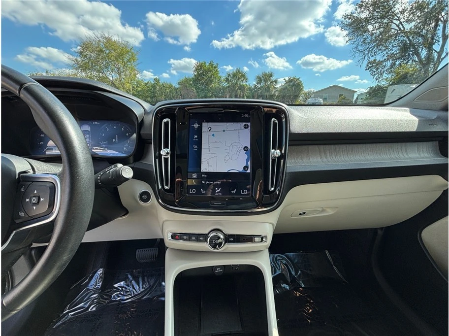 2020 Volvo XC40 - Image 11 of 21