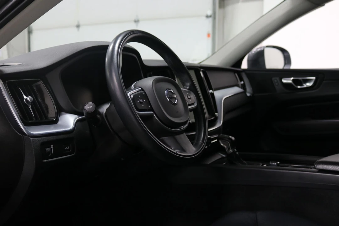 2020 Volvo XC60 2nd Gen - Image 11 of 12