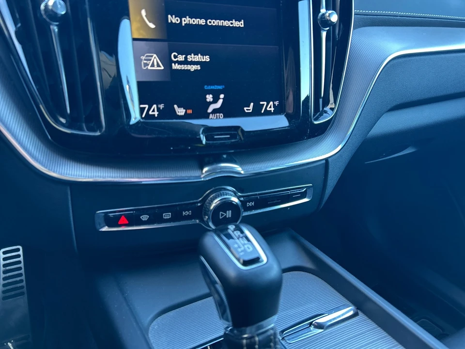 2020 Volvo XC60 2nd Gen - Image 16 of 21