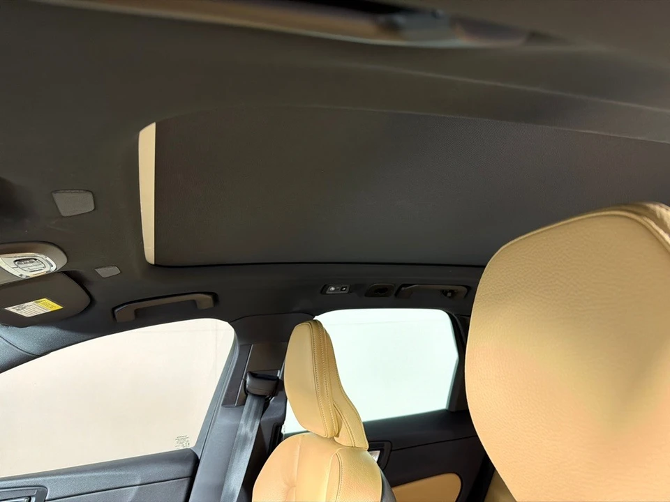 2020 Volvo XC60 2nd Gen - Image 13 of 21