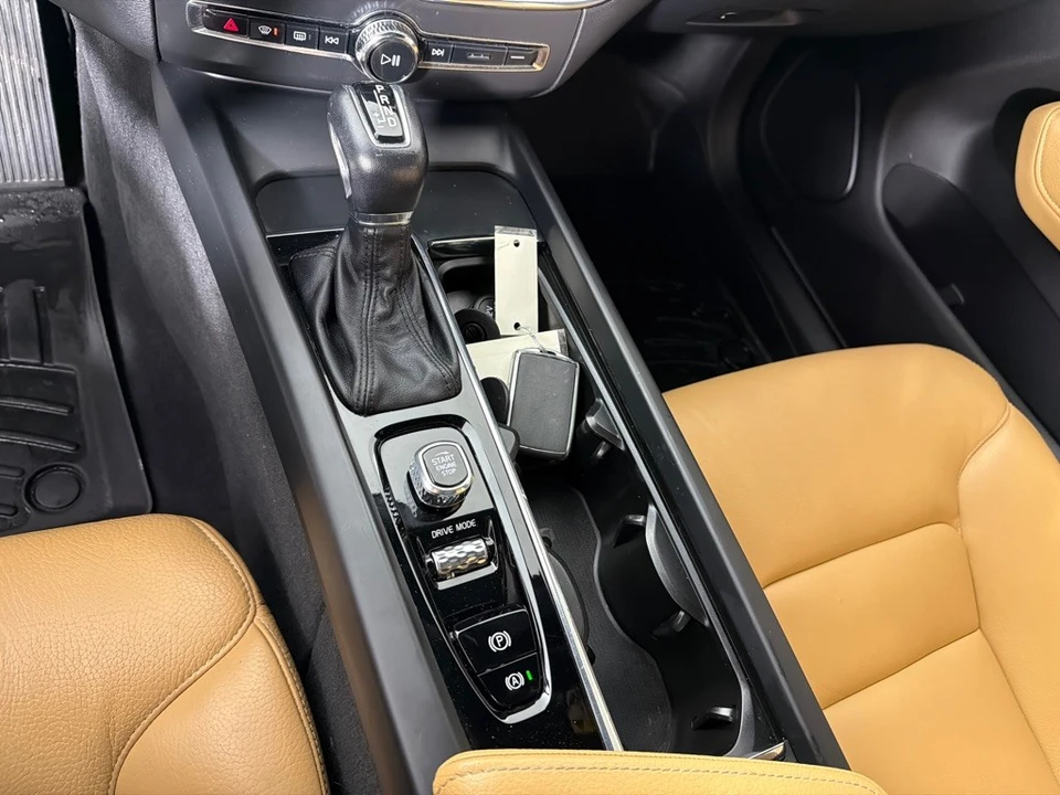 2020 Volvo XC60 2nd Gen - Image 18 of 21