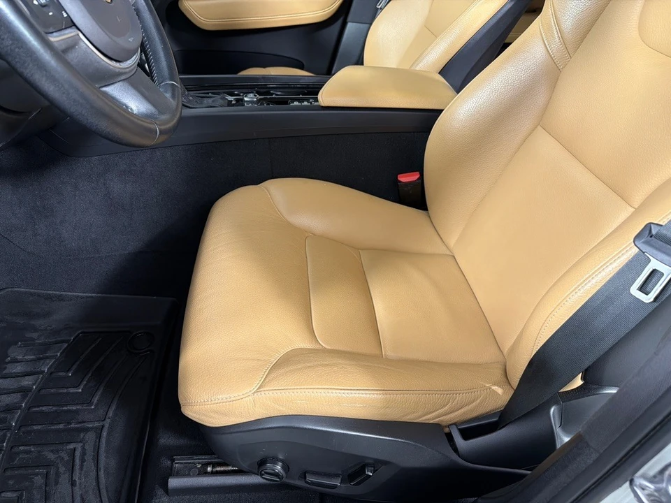 2020 Volvo XC60 2nd Gen - Image 11 of 21