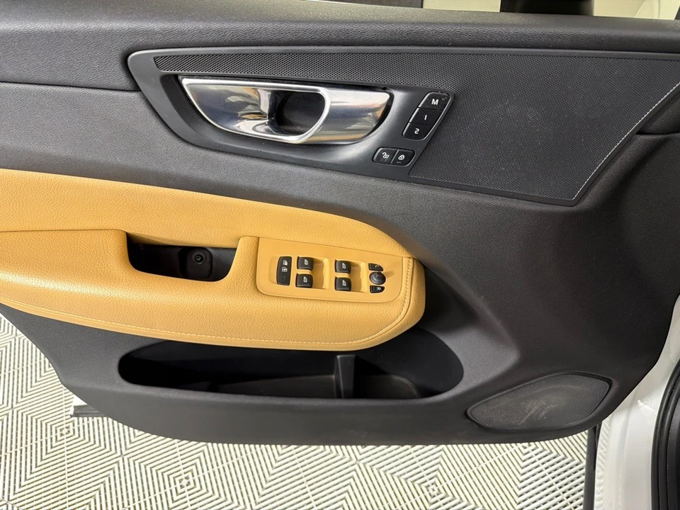 2020 Volvo XC60 2nd Gen - Image 10 of 21