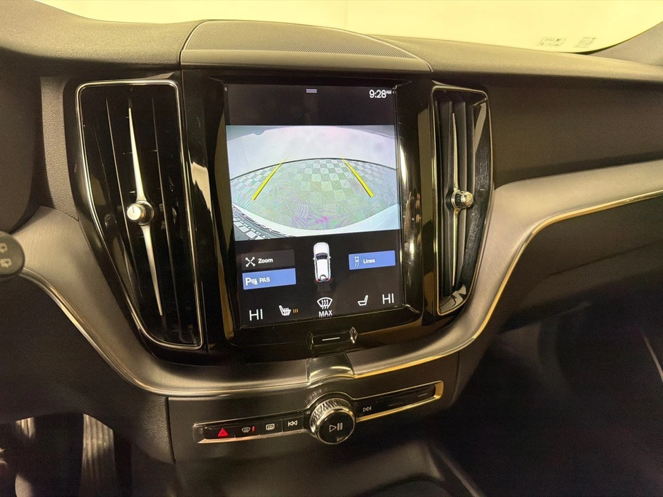 2020 Volvo XC60 2nd Gen - Image 17 of 21