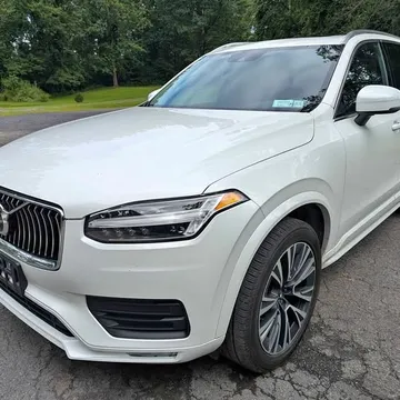 2020 Volvo XC90 T5 Momentum Sport Utility 4D
