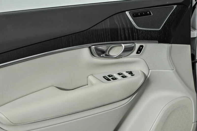 2020 Volvo XC90 2nd Gen - Image 16 of 21
