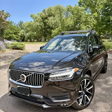 2020 Volvo XC90 T6 Momentum