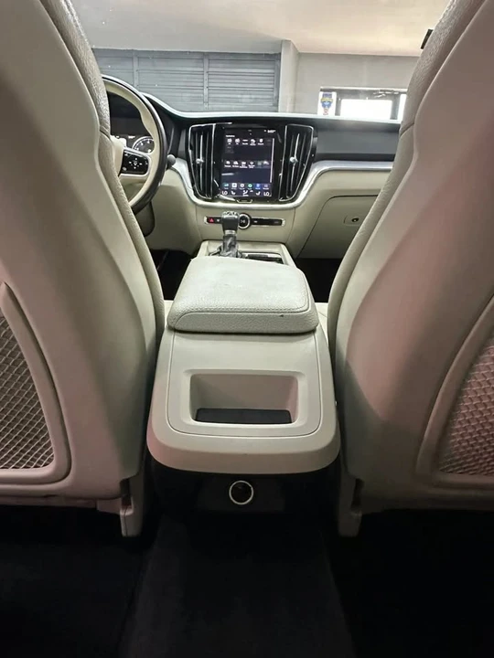 2020 Volvo S60 3rd Gen - Image 9 of 20