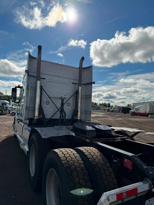 2020 Volvo - Image 7 of 9