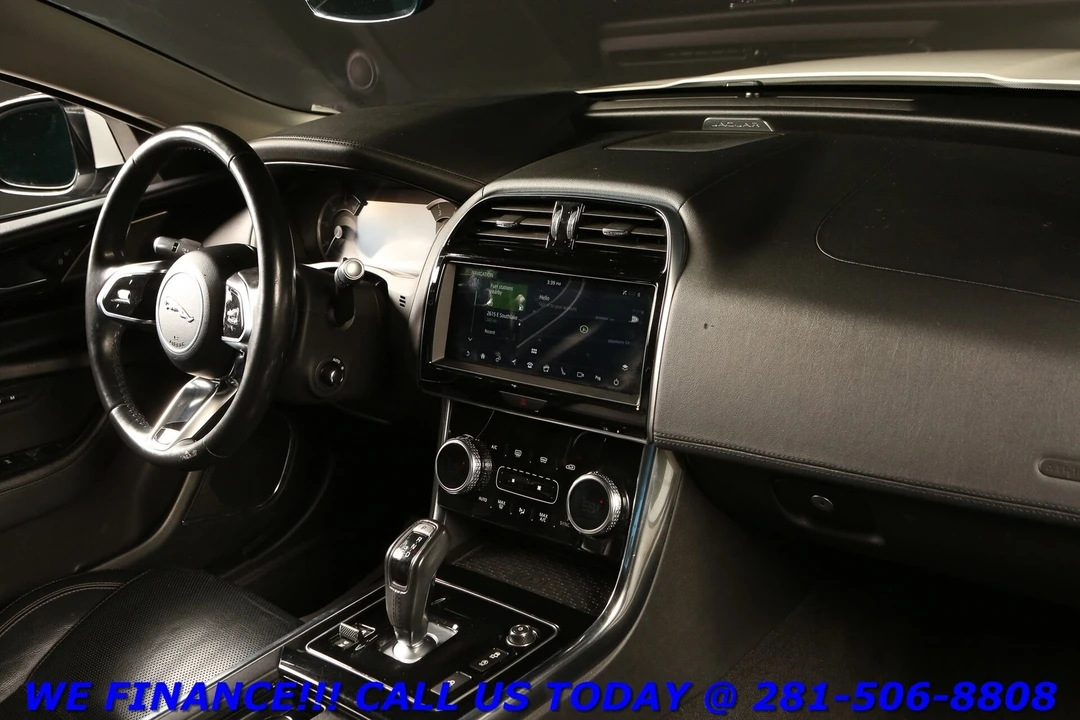 2020 Jaguar XE - Image 20 of 21