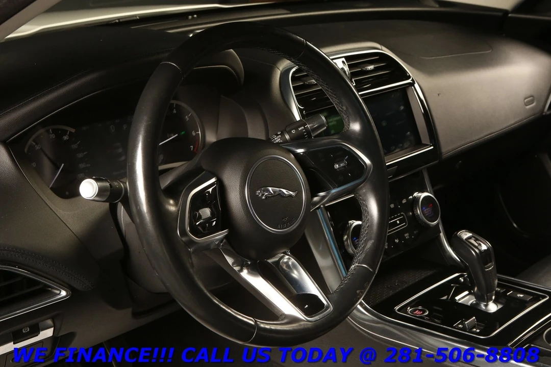 2020 Jaguar XE - Image 10 of 21