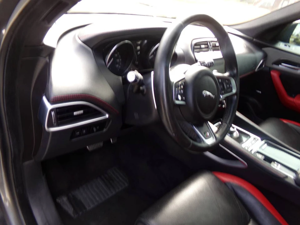 2020 Jaguar F-Pace - Image 10 of 20