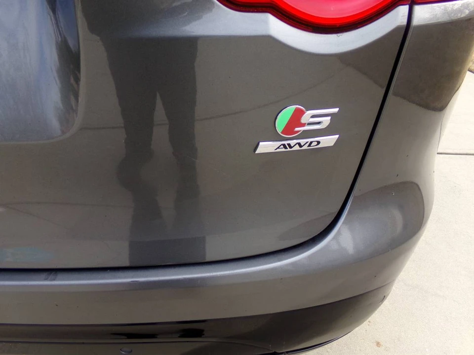 2020 Jaguar F-Pace - Image 18 of 20