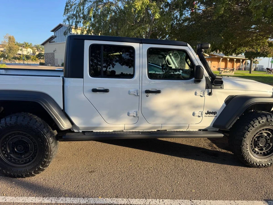 2020 Jeep JT Gladiator - Image 2 of 9