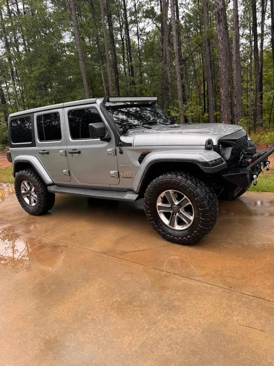 2020 Jeep JL Wrangler - Image 3 of 5