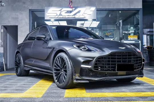 Aston Martin DBX 707 Style Dry Carbon Fiber Side Skirts