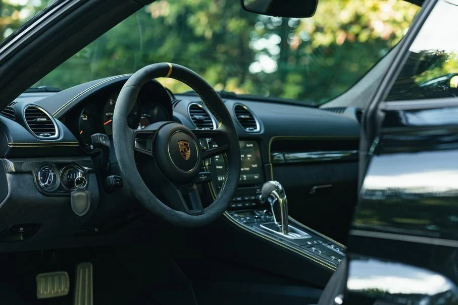 2021 Porsche 718 Cayman GT4 - Image 6 of 9