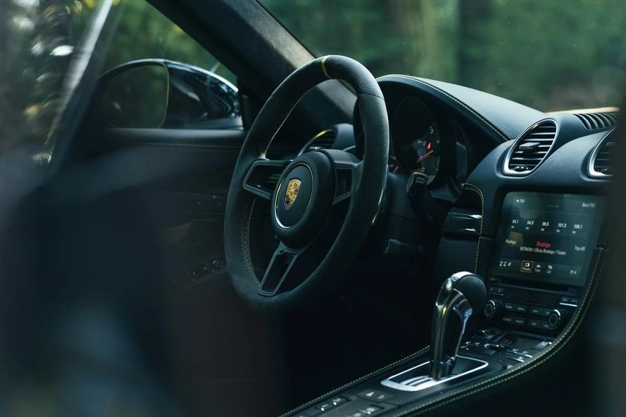 2021 Porsche 718 Cayman GT4 - Image 7 of 9
