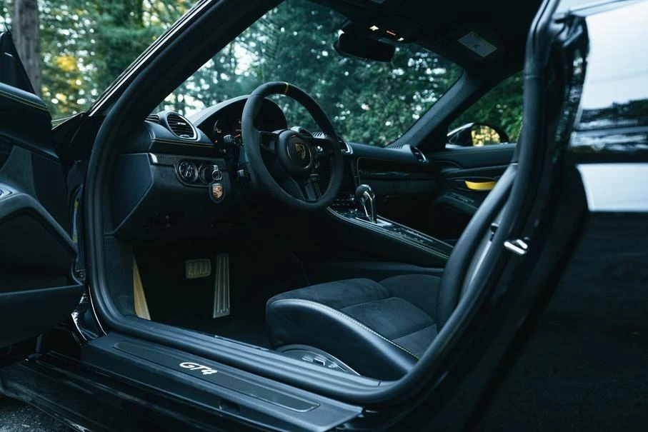 2021 Porsche 718 Cayman GT4 - Image 8 of 9