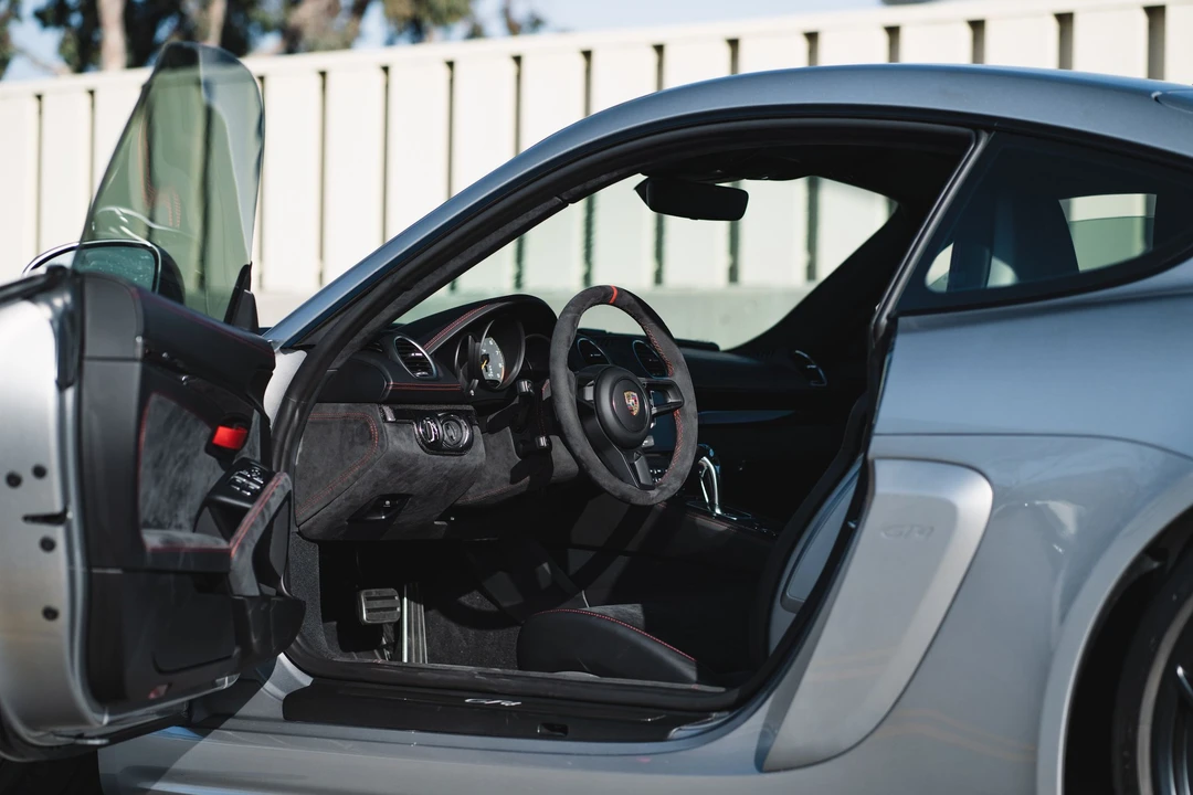 2021 Porsche 718 Cayman GT4 - Image 6 of 9