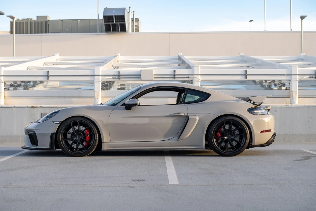 2021 Porsche 718 Cayman GT4 - Image 5 of 6