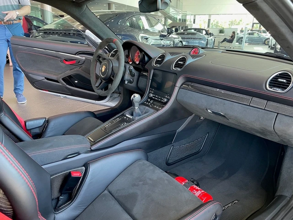 2021 Porsche 718 Cayman GT4 - Image 4 of 6