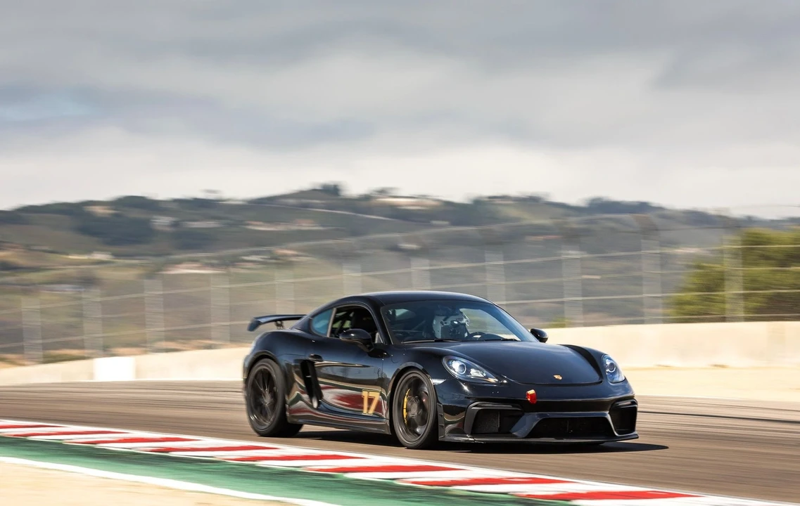 2021 Porsche 718 Cayman GT4 - Image 18 of 21