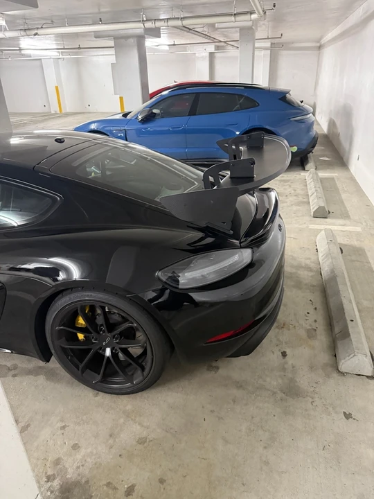 2021 Porsche 718 Cayman GT4 - Image 17 of 21